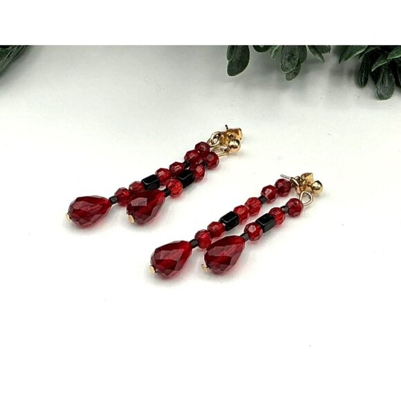 Red & Black Beaded Dangle Earrings Gold-Tone Posts Elegant Jewelry - Picture 2 of 4